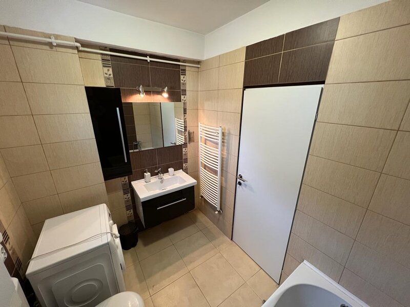 Decebal- adiacent, 2 camere bloc 2012 boutique